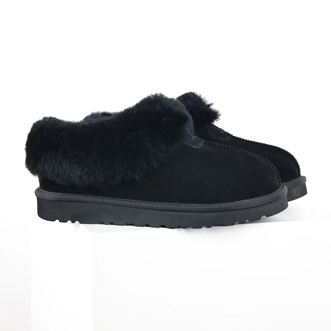 Pick up locally 💰520 Core recommendation with good price It is a very suitable choice for home use. In recent years, uug has launched a series of styles, which are partially geared towards the preferences of young consumers and have also moved to the forefront of fashion trends. Shoe body material: water-repellent coated suede upper, 17 mm UGGPURE™ implantable wool insole, lightweight non-slip and comfortable rubber outsole, with brand LOGO and trademark, with full packaging Size: 35 36 37 38 39 40
